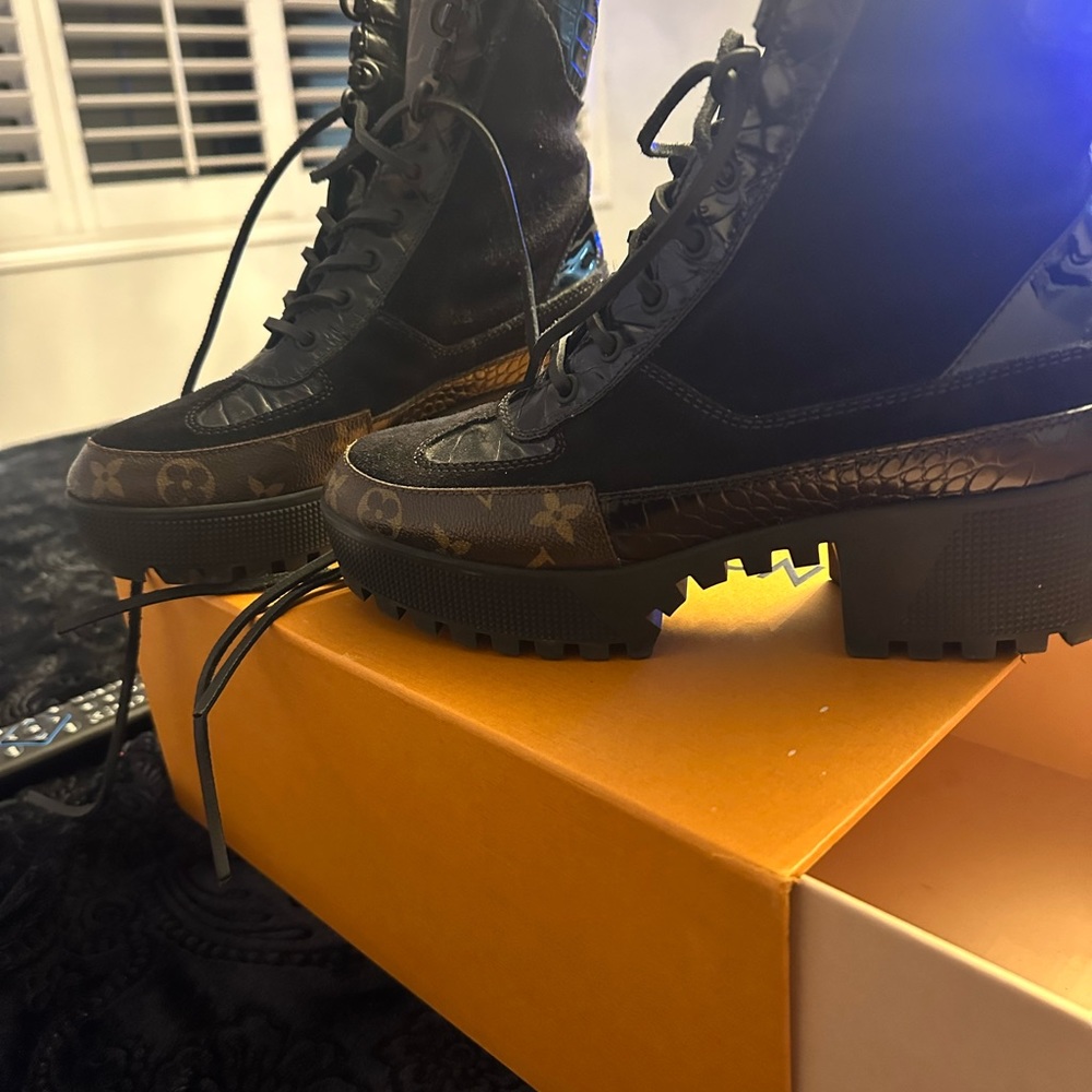 Louis Vuitton Desert Laureate Boots - Picture 2 of 5